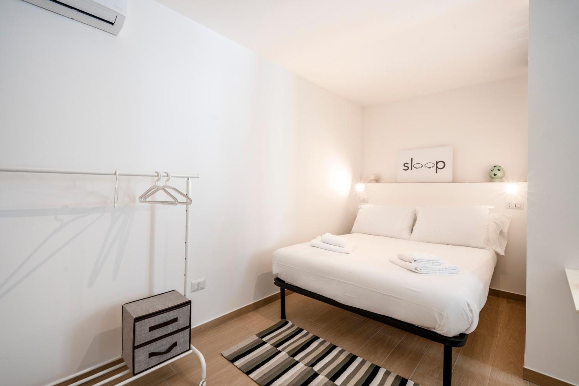 Room 4 - Lovely & Functional Studio Барі Екстер'єр фото
