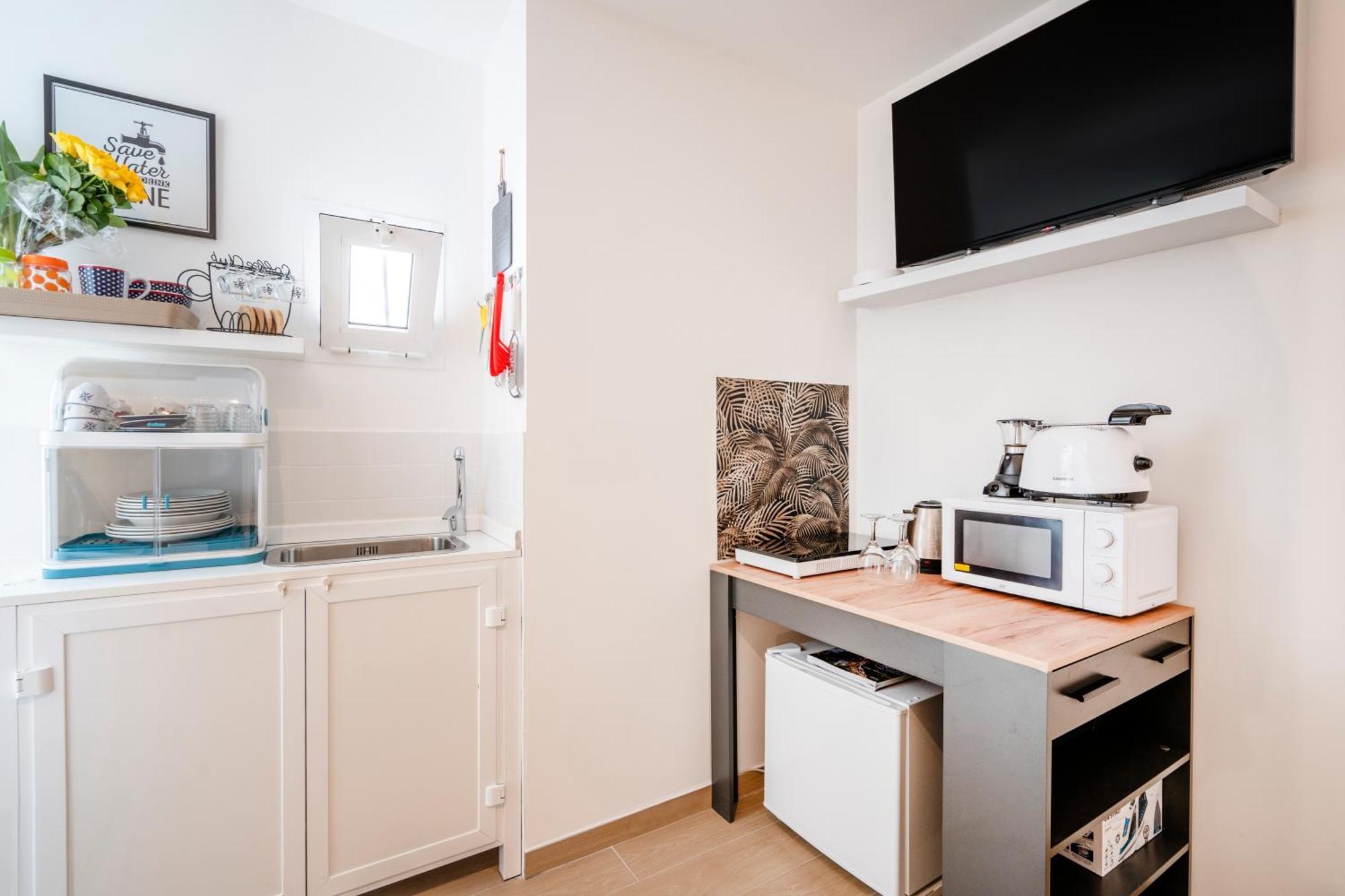 Room 4 - Lovely & Functional Studio Барі Екстер'єр фото